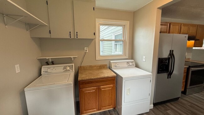 Building Photo - Spacious 3 bed 1 bath, big yard, pets ok, see walkthrough video