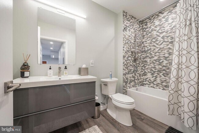 Building Photo - 1501 N 31st St