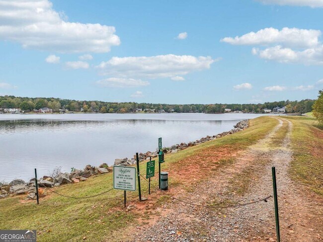 Building Photo - 7379 N Mitchell Ct