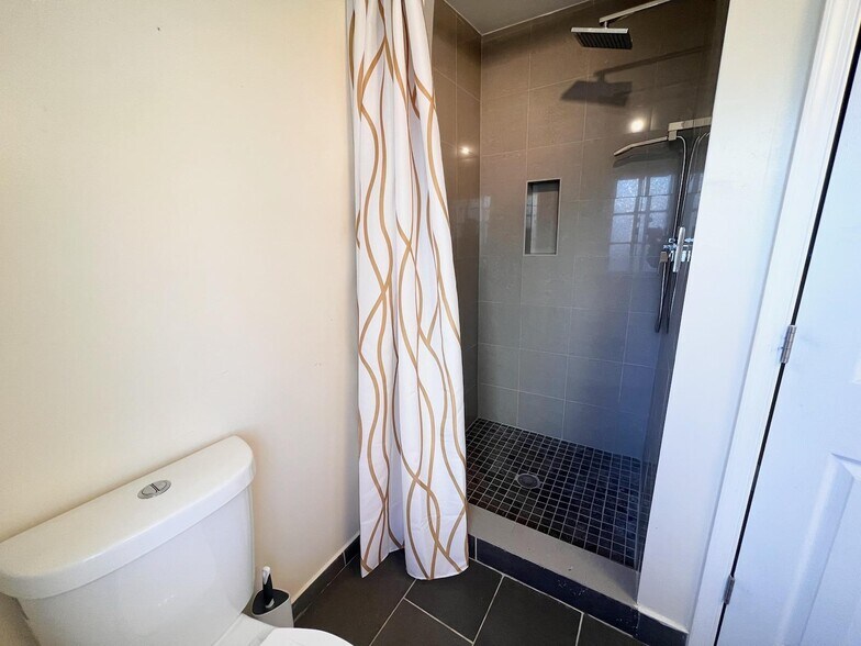 2nd shower - 3415 Hickory Ave