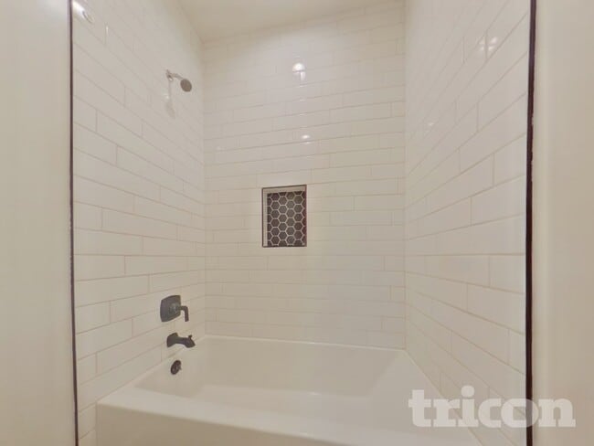 Building Photo - 109 E Mountain View Dr