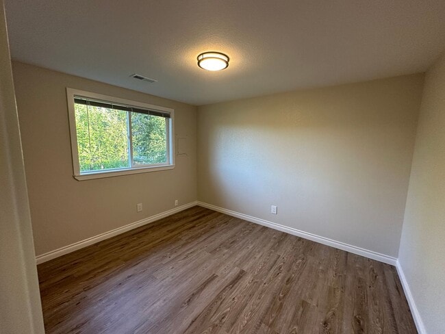 Building Photo - 304 S Forest Dr