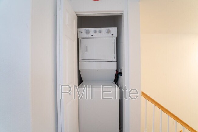 Building Photo - 28254 Canterbury Ct