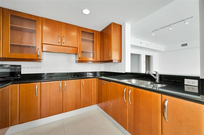 Building Photo - 19400 Turnberry Way