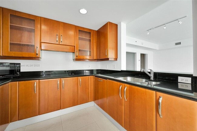 Building Photo - $4,400MONTHLY;19400 TURNBERRY WAY #932 AVE...