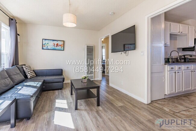 Building Photo - 4827 Castle Ave