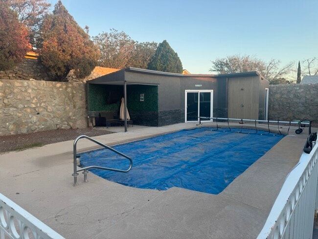 Building Photo - 6437 Dawn Dr