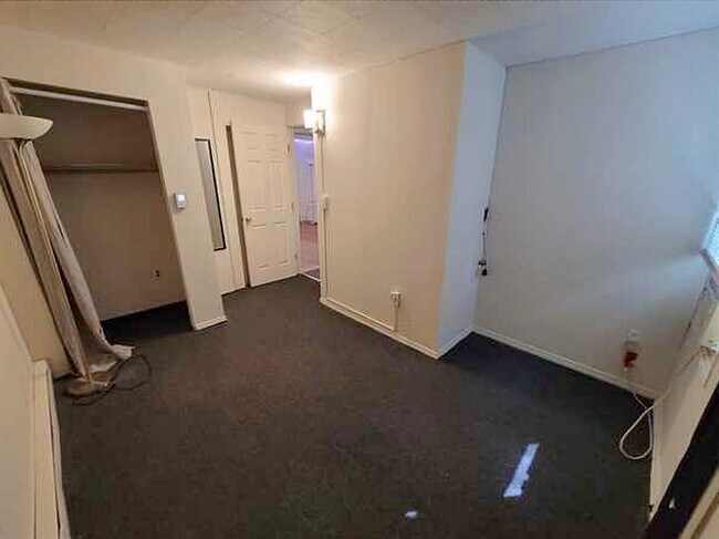 Building Photo - 127 Hazelhurst Ave