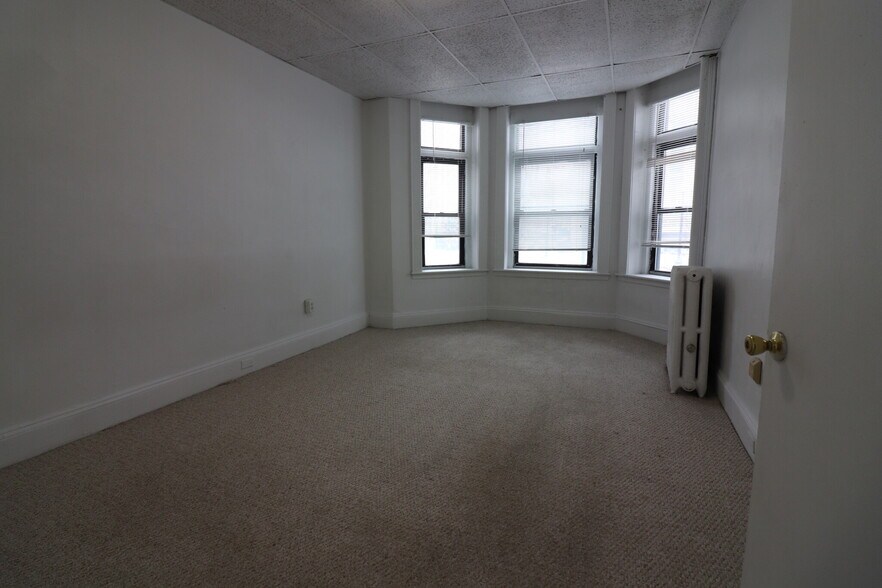 Primary Photo - 409 Huntington Ave