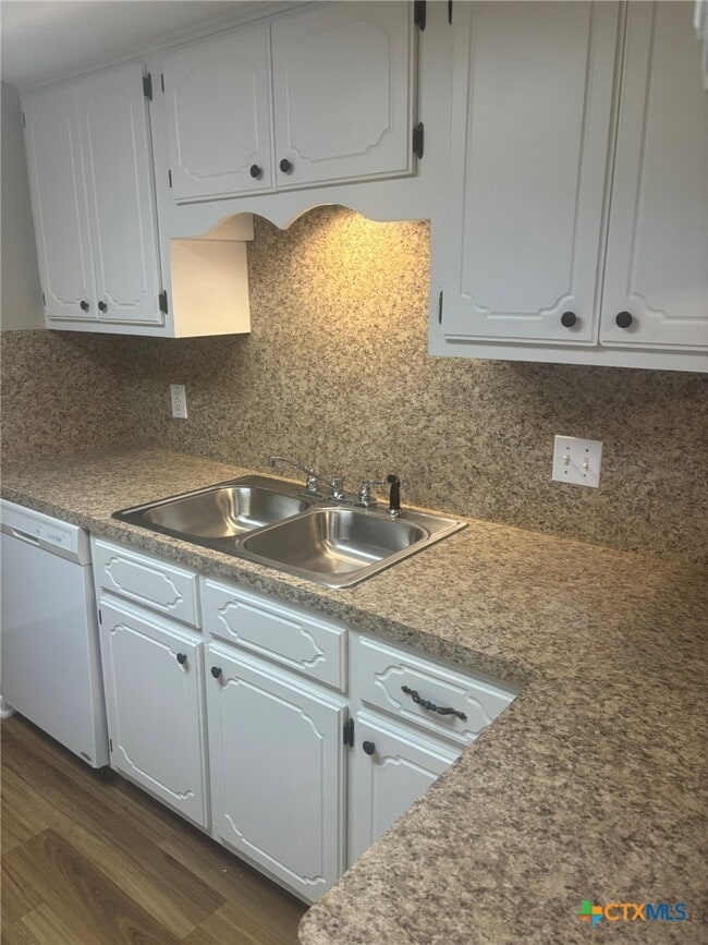 Building Photo - 104 Milann St