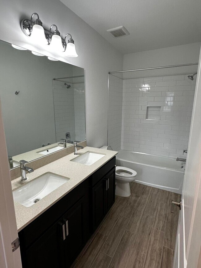 Building Photo - 1307 Whitcombe Dr