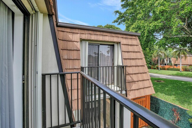 Building Photo - 9126 SW 20th Pl