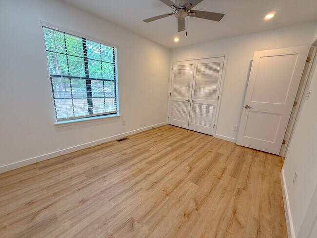 Building Photo - 4247 The Oaks Dr