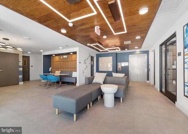 Building Photo - 3927 FAIR RIDGE Dr