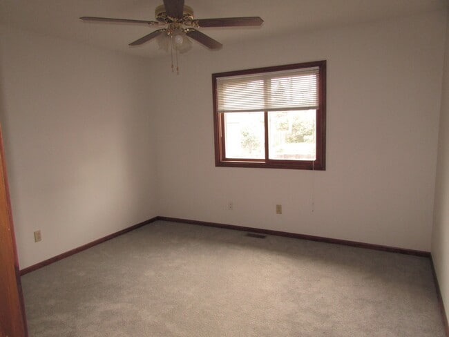 Building Photo - 3 BEDROOM | 2 BATH | DUPLEX | WEST