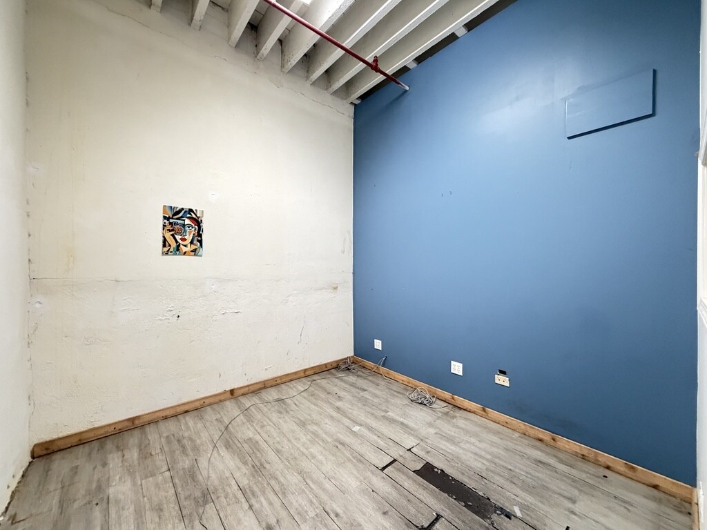 Building Photo - 610 N Albany Ave