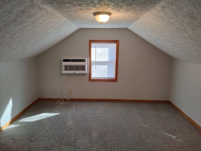 Building Photo - 1400 Newberry Dr