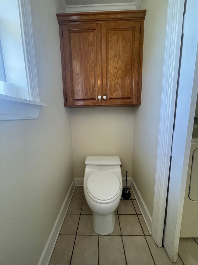 Building Photo - Spacious country home for lease