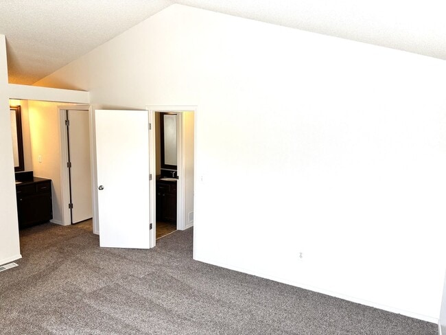 Building Photo - Stunning 3 bed 3 bath rental home in Highlands Ranch CO 80126 available 4-1-2026