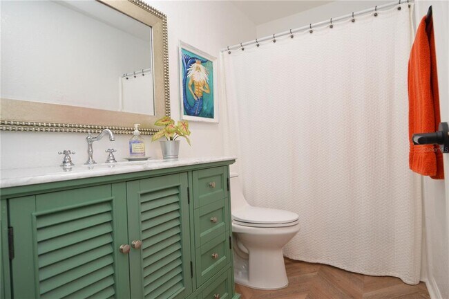 Building Photo - 5048 Beach Dr SE