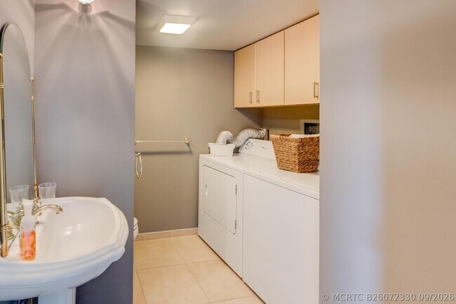 Building Photo - 1 Las Olas Cir