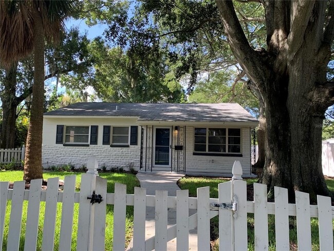 Building Photo - 3516 W San Pedro St