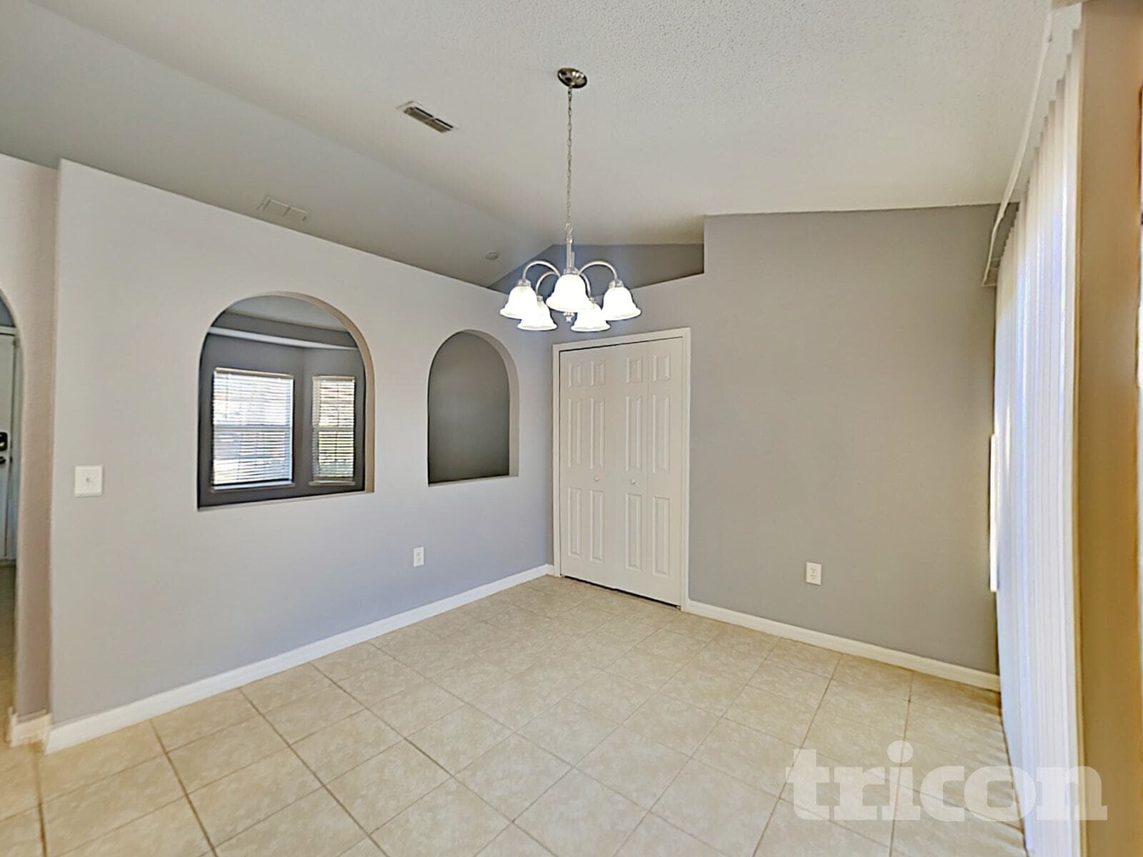 Building Photo - 810 Ognon Ct