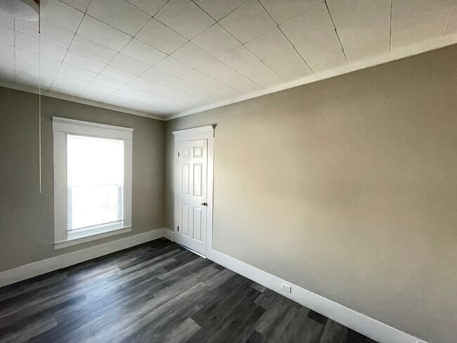 Building Photo - 325 Amherst St