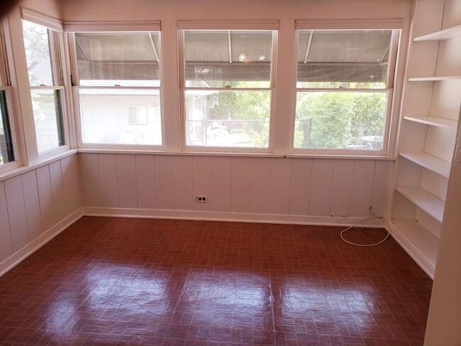 Building Photo - 1710 Oakwood St