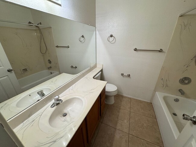 Building Photo - 410 S Sunrise Dr