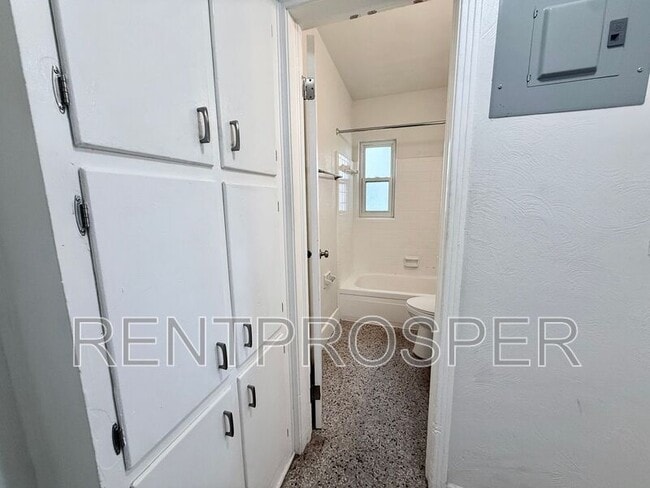 Building Photo - 221 Concord Dr