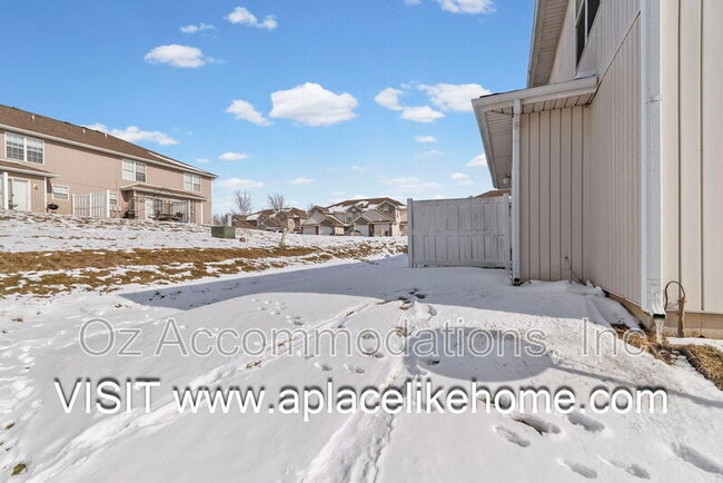 Building Photo - 807 SW Imperial Ln