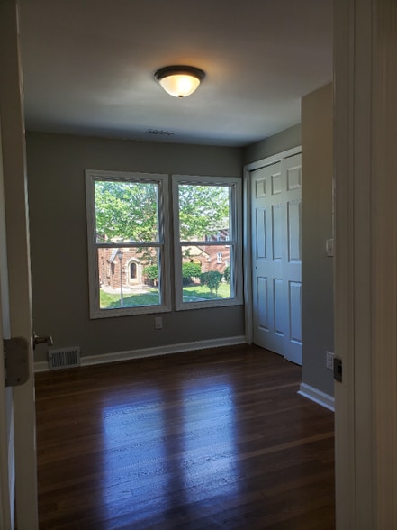 Building Photo - 952 Lilley Ave