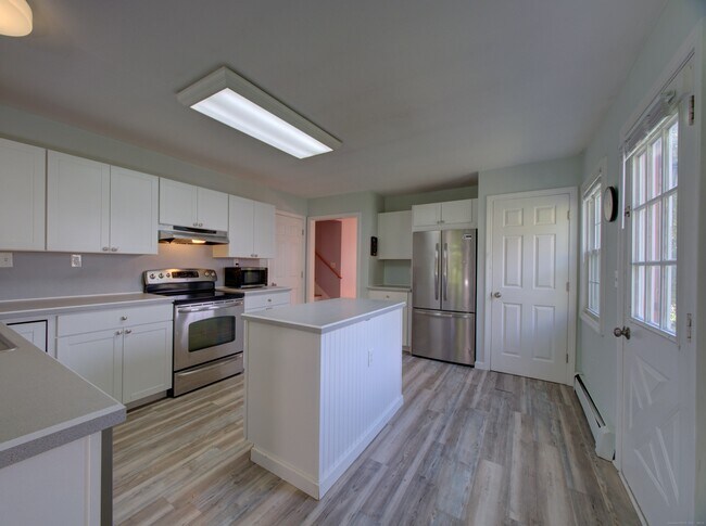 Building Photo - 24 Larchmont Terrace