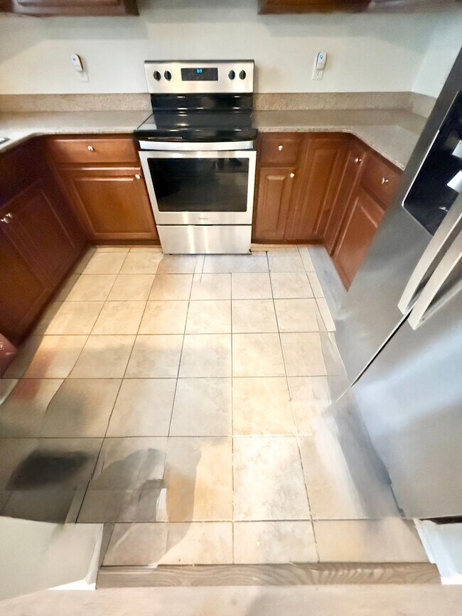 Building Photo - **4bed near MIL base- GRANITE/STAINLESS STEEL Appliances~ Roomates welcome!