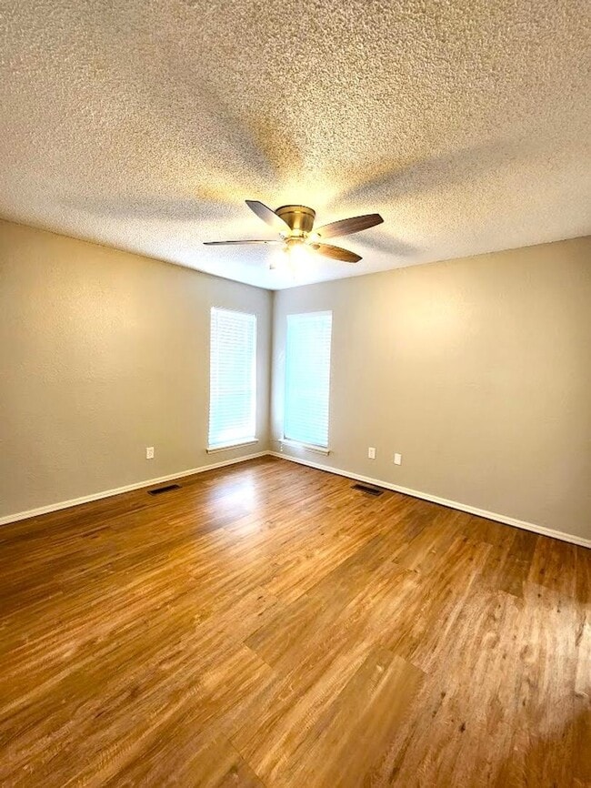 Building Photo - 3 Bed 2 Bath Home-Choctaw Trails Sec I Addition