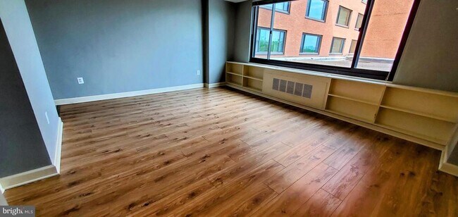 Building Photo - 1011 Arlington Blvd