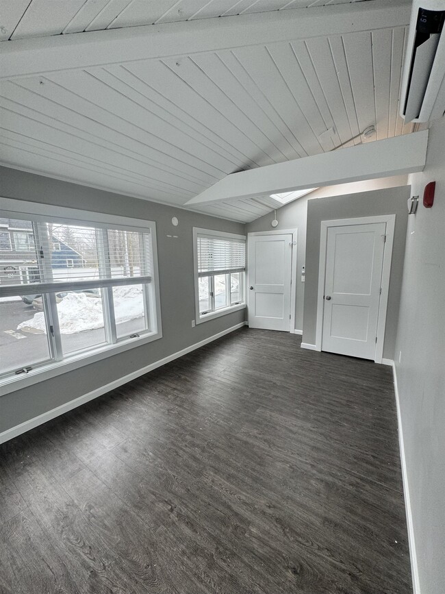 Building Photo - 9 Monarch Wy