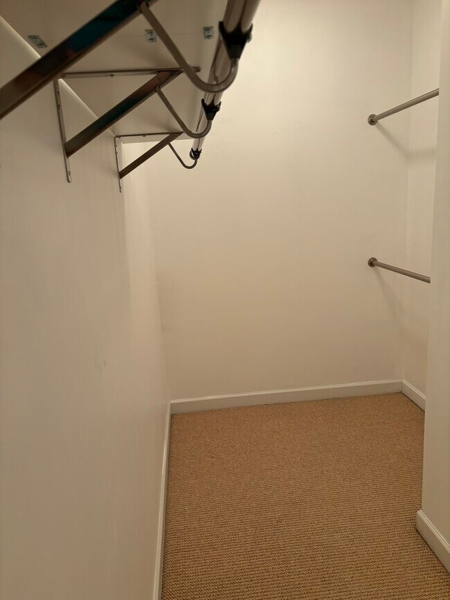 Building Photo - 279 Sandstone Rd