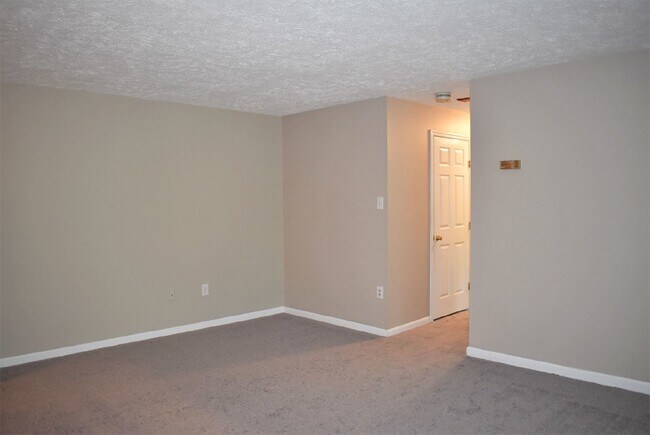 Building Photo - 2 BR, 2 BA Pemberton Oaks Condo