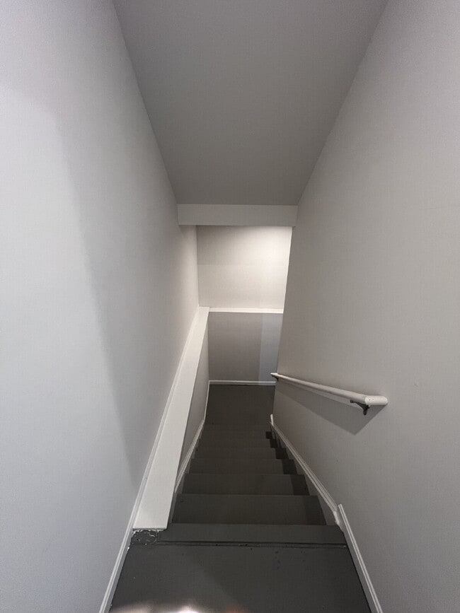 Building Photo - Spacious 3-Bedroom Rental in Sought-After ...