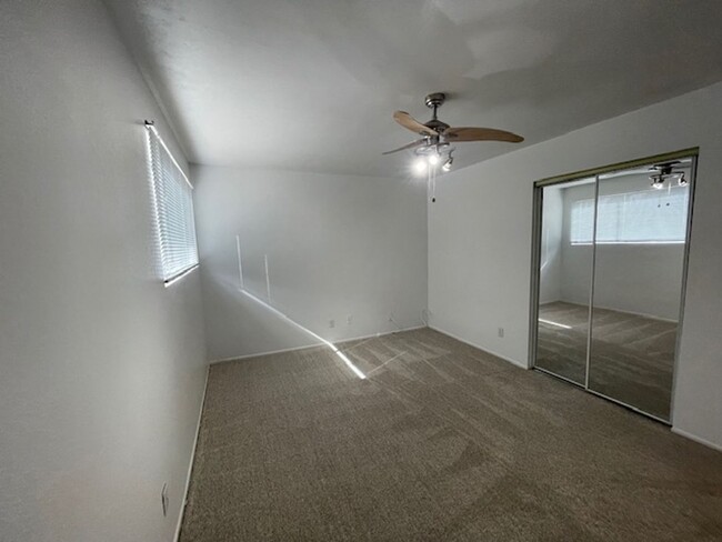 Building Photo - 2 bdrm 1.5 bath. South Scottsdale (McDowel...