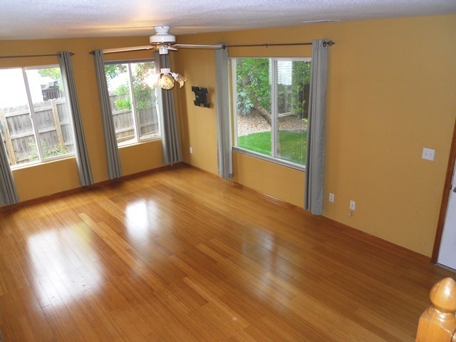 Building Photo - Three Bedroom Home in Wolf Creek, near Fox...