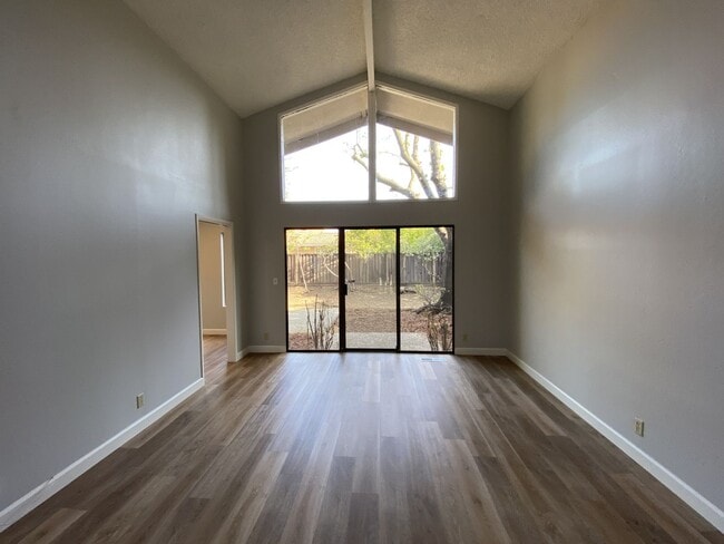 Building Photo - ALMADEN VALLEY - Spacious single story home with fenced yard, great location