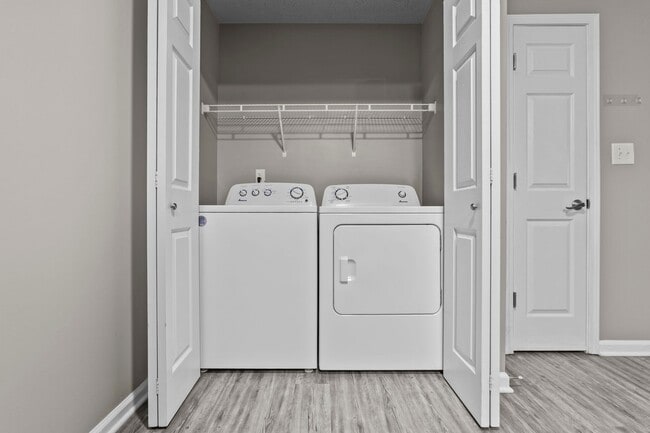 Building Photo - Spacious Cove Springs 3 & 4 Bedrooms