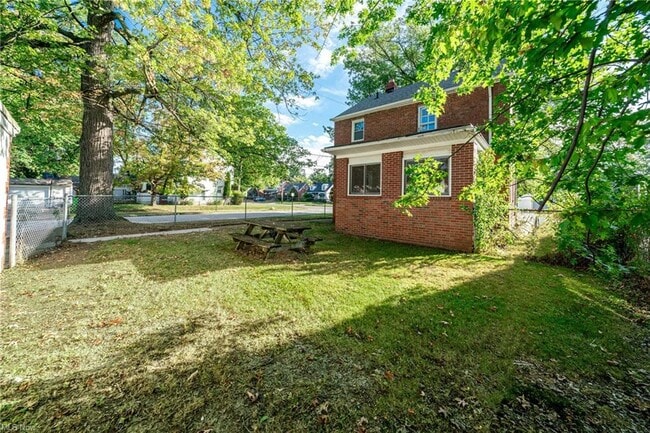 Building Photo - 440 E 250th St