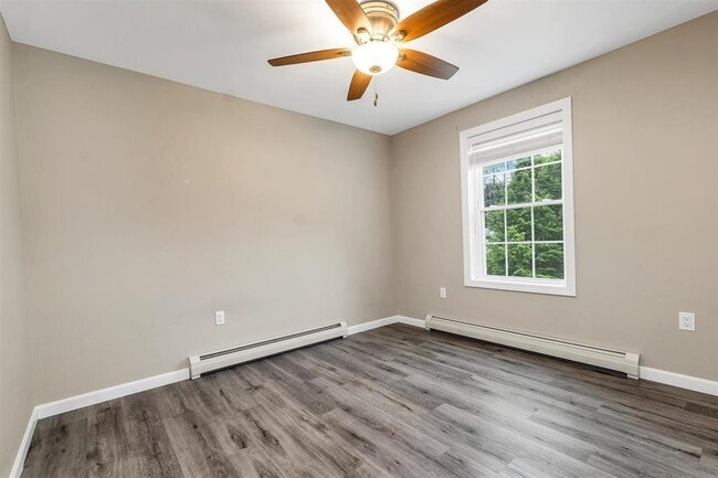 Building Photo - 4 Mill Pond Rd