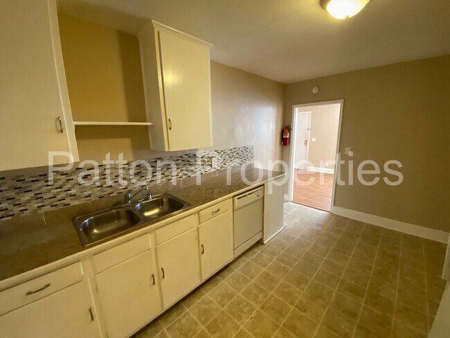 Building Photo - 1013-1015 Munsen Springs Dr - Inside CoC - R16501-02-14