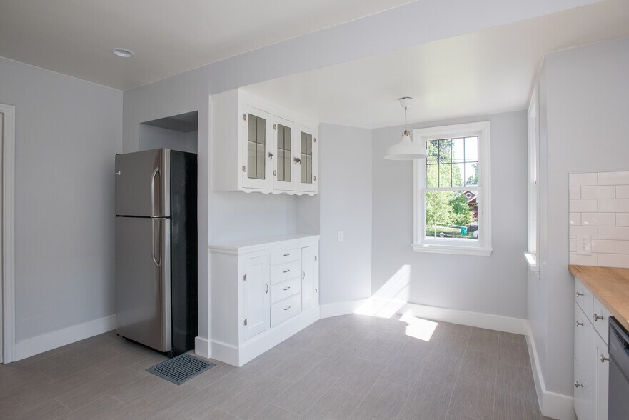 New stainless steal fridge - 2628 Northeast Ainsworth Street