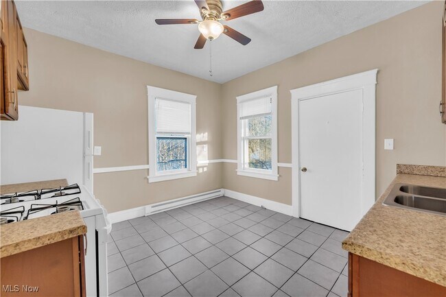 Building Photo - 54 W Grace St